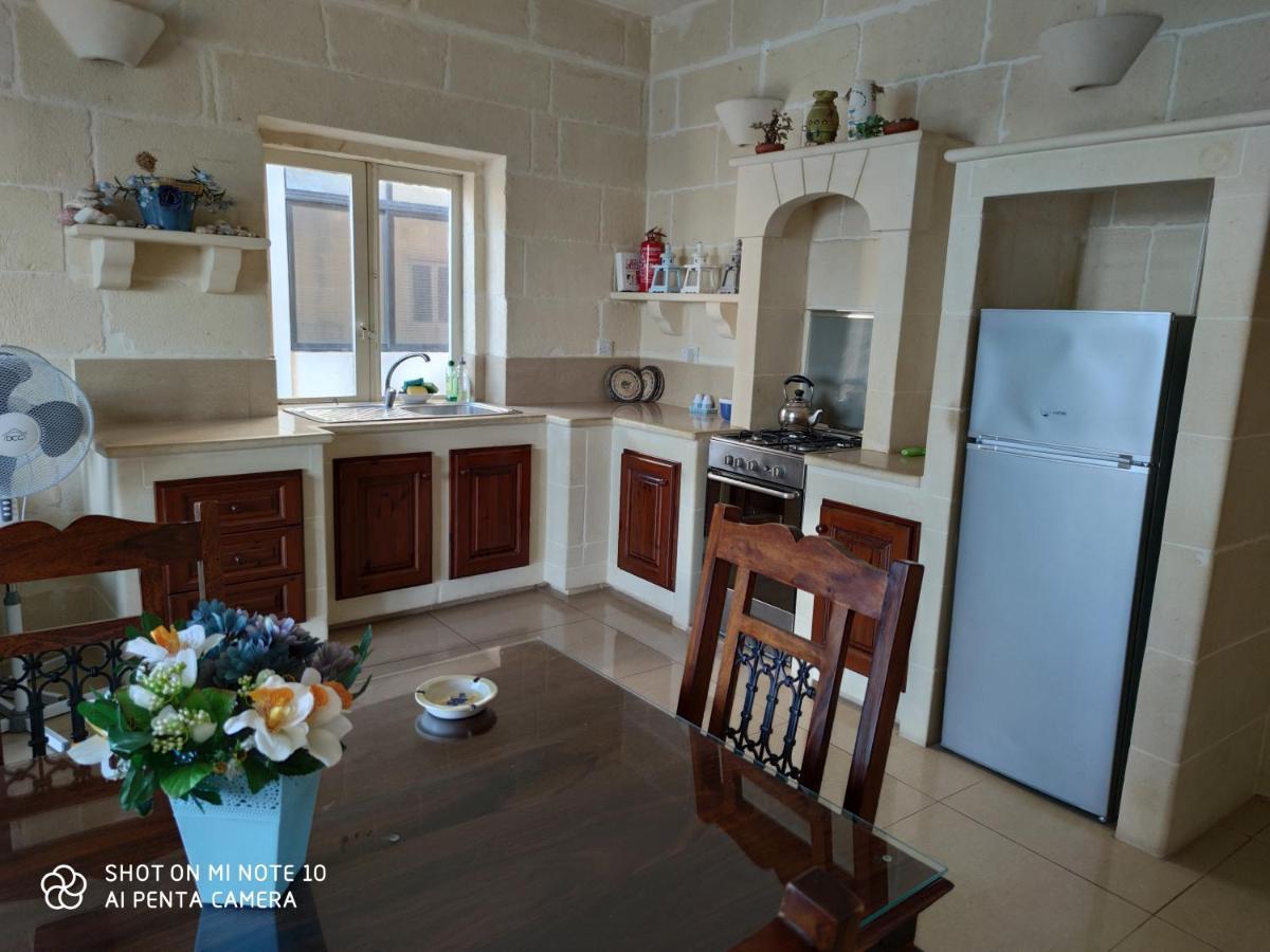 Seafront Two Bedroomed Apartment In Marsalforn מראה חיצוני תמונה