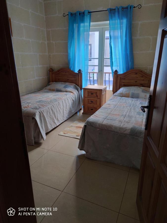 Seafront Two Bedroomed Apartment In Marsalforn מראה חיצוני תמונה